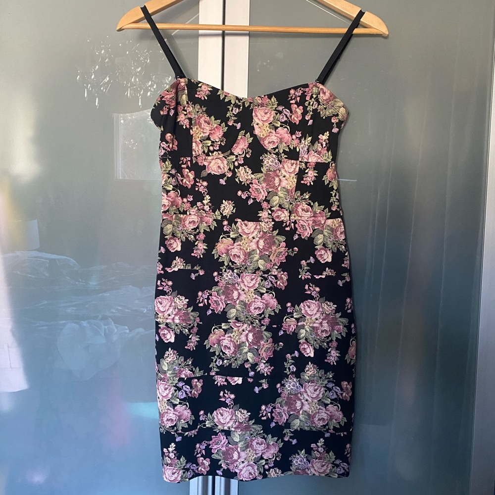 Aritzia Talula bodycon floral dress